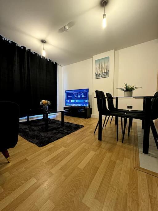 Two Bedrooms Flat In Stratford Londyn Zewnętrze zdjęcie